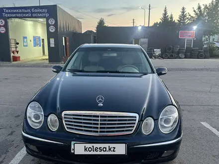 Mercedes-Benz E 320 2001 года за 2 500 000 тг. в Астана – фото 2