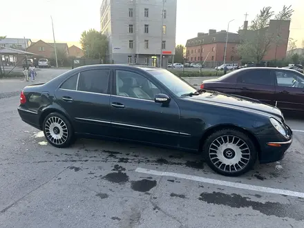 Mercedes-Benz E 320 2001 года за 2 500 000 тг. в Астана – фото 4
