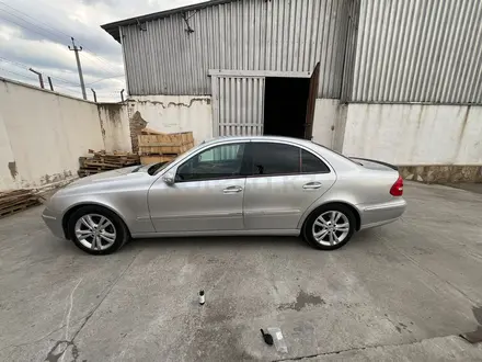 Mercedes-Benz E 240 2004 года за 5 500 000 тг. в Шымкент – фото 4