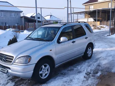 Mercedes-Benz ML 320 1998 года за 3 400 000 тг. в Алматы – фото 2