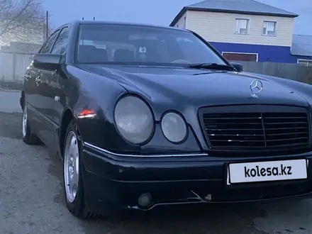 Mercedes-Benz E 240 1999 года за 2 800 000 тг. в Семей – фото 2