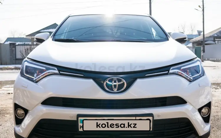 Toyota RAV4 2018 года за 14 500 000 тг. в Алматы