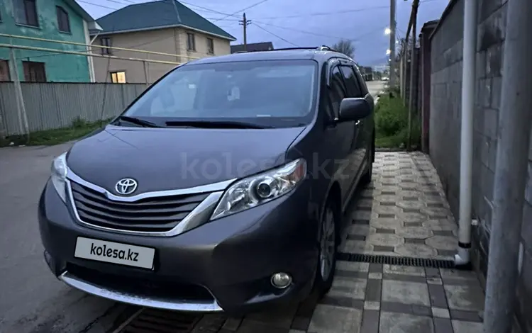 Toyota Sienna 2012 года за 13 000 000 тг. в Алматы