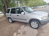 Honda CR-V 1998 года за 2 700 000 тг. в Алматы – фото 2