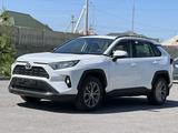 Toyota RAV4 2022 года за 18 000 000 тг. в Шымкент