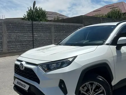 Toyota RAV4 2022 года за 13 500 000 тг. в Шымкент – фото 3