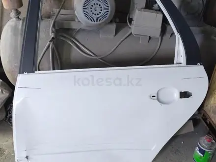 Дверь задняя левая Lada Granta FL седан за 38 000 тг. в Уральск