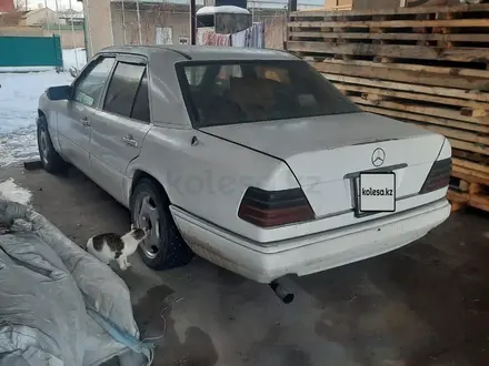 Mercedes-Benz E 230 1986 года за 490 000 тг. в Шымкент – фото 4