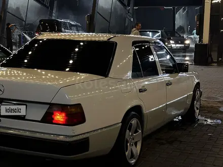 Mercedes-Benz E 230 1991 года за 1 700 000 тг. в Алматы – фото 3