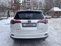 Toyota RAV4 2015 года за 12 500 000 тг. в Петропавловск – фото 2