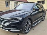 Volkswagen Touareg 2021 года за 45 000 000 тг. в Астана – фото 2