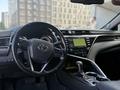 Toyota Camry 2018 года за 12 500 000 тг. в Астана – фото 13