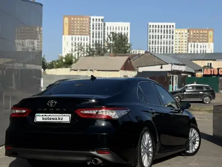 Toyota Camry 2018 года за 12 500 000 тг. в Астана – фото 3