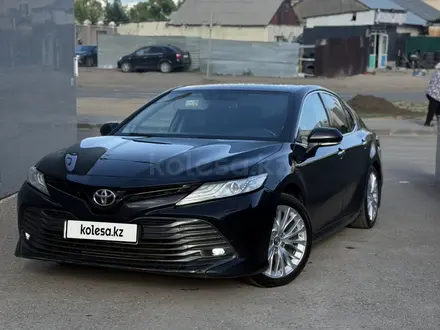 Toyota Camry 2018 года за 12 500 000 тг. в Астана – фото 2