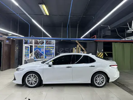 Toyota Camry 2020 года за 13 500 000 тг. в Алматы – фото 6