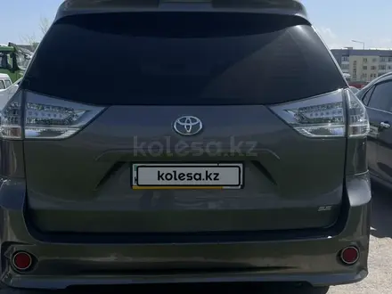 Toyota Sienna 2015 года за 12 700 000 тг. в Алматы