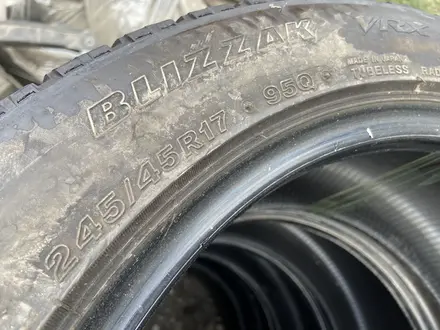 245/45/17 Bridgestone, отличный зимний комплект шин за 80 000 тг. в Алматы – фото 7