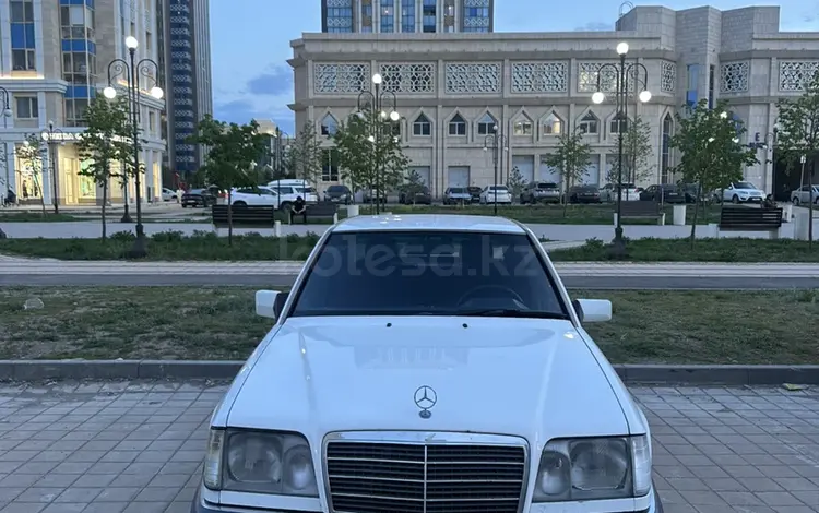 Mercedes-Benz E 220 1993 года за 2 300 000 тг. в Астана