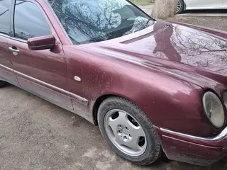 Mercedes-Benz E 230