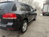 Volkswagen Touareg 2003 года за 4 200 000 тг. в Алматы – фото 3