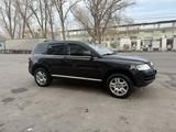 Volkswagen Touareg 2003 года за 4 200 000 тг. в Алматы – фото 2