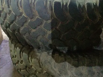 Титановые диски на грязевой резине комплект на Ниву за 135 000 тг. в Костанай – фото 3