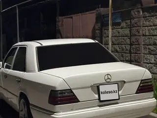 Mercedes-Benz E 320