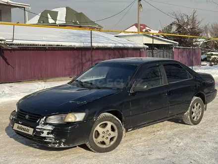 Toyota Camry 1998 года за 1 970 000 тг. в Алматы – фото 4