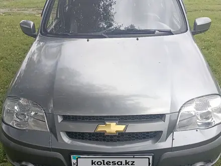 Chevrolet Niva 2015 года за 3 500 000 тг. в Алтай – фото 2