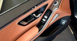 Mercedes-Benz S 580 4MATIC 2025 года за 111 311 200 тг. в Алматы – фото 4