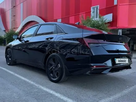 Hyundai Elantra 2021 года за 8 500 000 тг. в Семей – фото 2