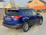 Toyota RAV4 2015 года за 7 400 000 тг. в Атырау – фото 4