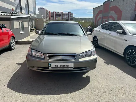 Toyota Camry 2001 года за 3 800 000 тг. в Усть-Каменогорск – фото 2