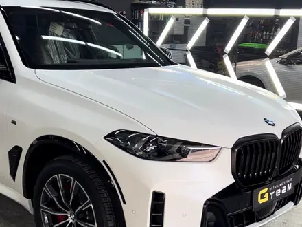 BMW X5 2024 года за 60 500 000 тг. в Караганда – фото 2