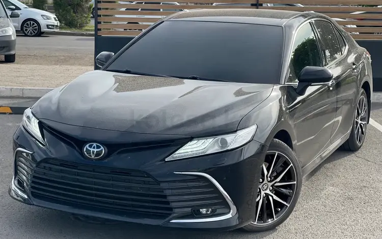 Toyota Camry 2023 года за 17 500 000 тг. в Астана