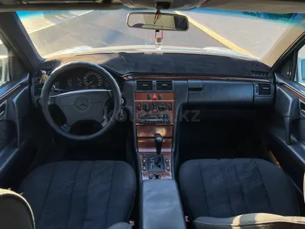 Mercedes-Benz E 320 1998 года за 3 600 000 тг. в Алматы – фото 22