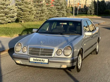 Mercedes-Benz E 320 1998 года за 3 600 000 тг. в Алматы
