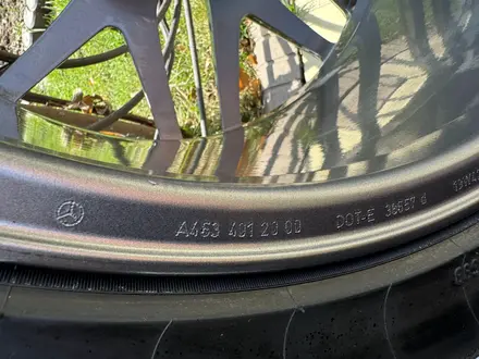 Оригинальные диски R22 AMG резиной на Mercedes G-Classe W463 Гелендвагенүшін1 295 000 тг. в Алматы – фото 10