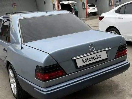 Mercedes-Benz E 220 1993 года за 1 800 000 тг. в Тараз – фото 4