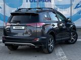 Toyota RAV4 2018 года за 14 354 973 тг. в Усть-Каменогорск – фото 2