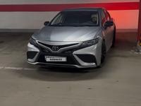 Toyota Camry 2022 года за 12 800 000 тг. в Семей