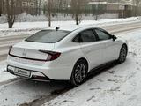 Hyundai Sonata 2022 годаfor12 500 000 тг. в Астана – фото 2