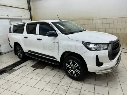 Toyota Hilux 2021 года за 18 500 000 тг. в Уральск – фото 2