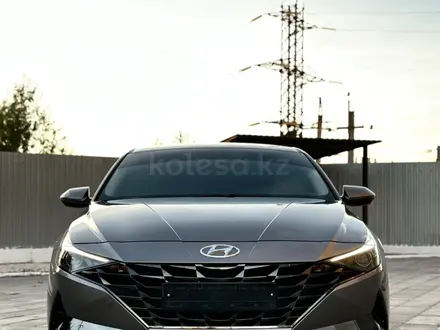 Hyundai Elantra 2023 года за 10 500 000 тг. в Уральск – фото 2