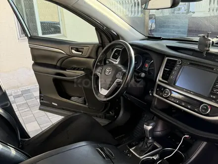 Toyota Highlander 2017 года за 16 000 000 тг. в Алматы – фото 10