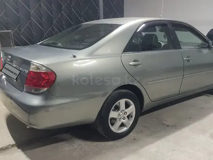 Toyota Camry 2004 года за 6 900 000 тг. в Туркестан – фото 3