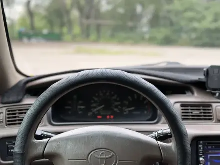 Toyota Camry 2000 года за 3 650 000 тг. в Алматы – фото 24