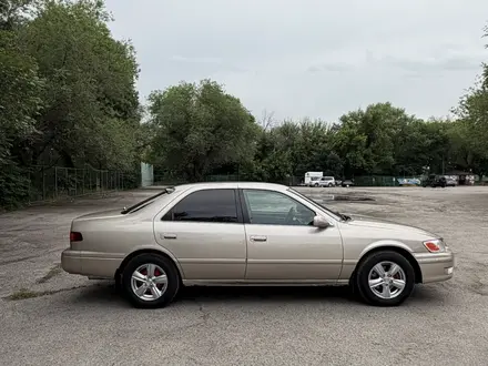 Toyota Camry 2000 года за 3 650 000 тг. в Алматы – фото 29