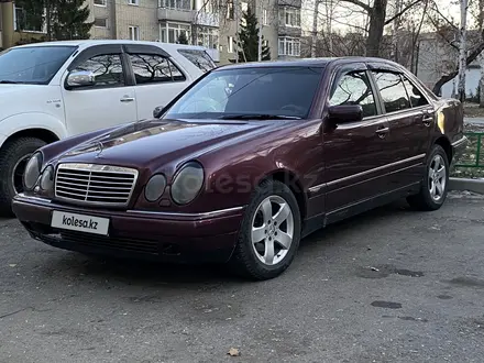 Mercedes-Benz E 230 1996 года за 2 700 000 тг. в Усть-Каменогорск – фото 2