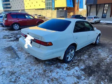 Toyota Camry 1997 года за 3 500 000 тг. в Астана – фото 2